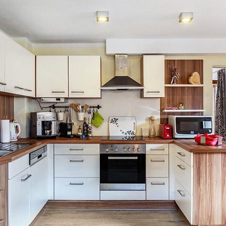 Ferienwohnung Galerie Kaiser Майерхофен Екстериор снимка