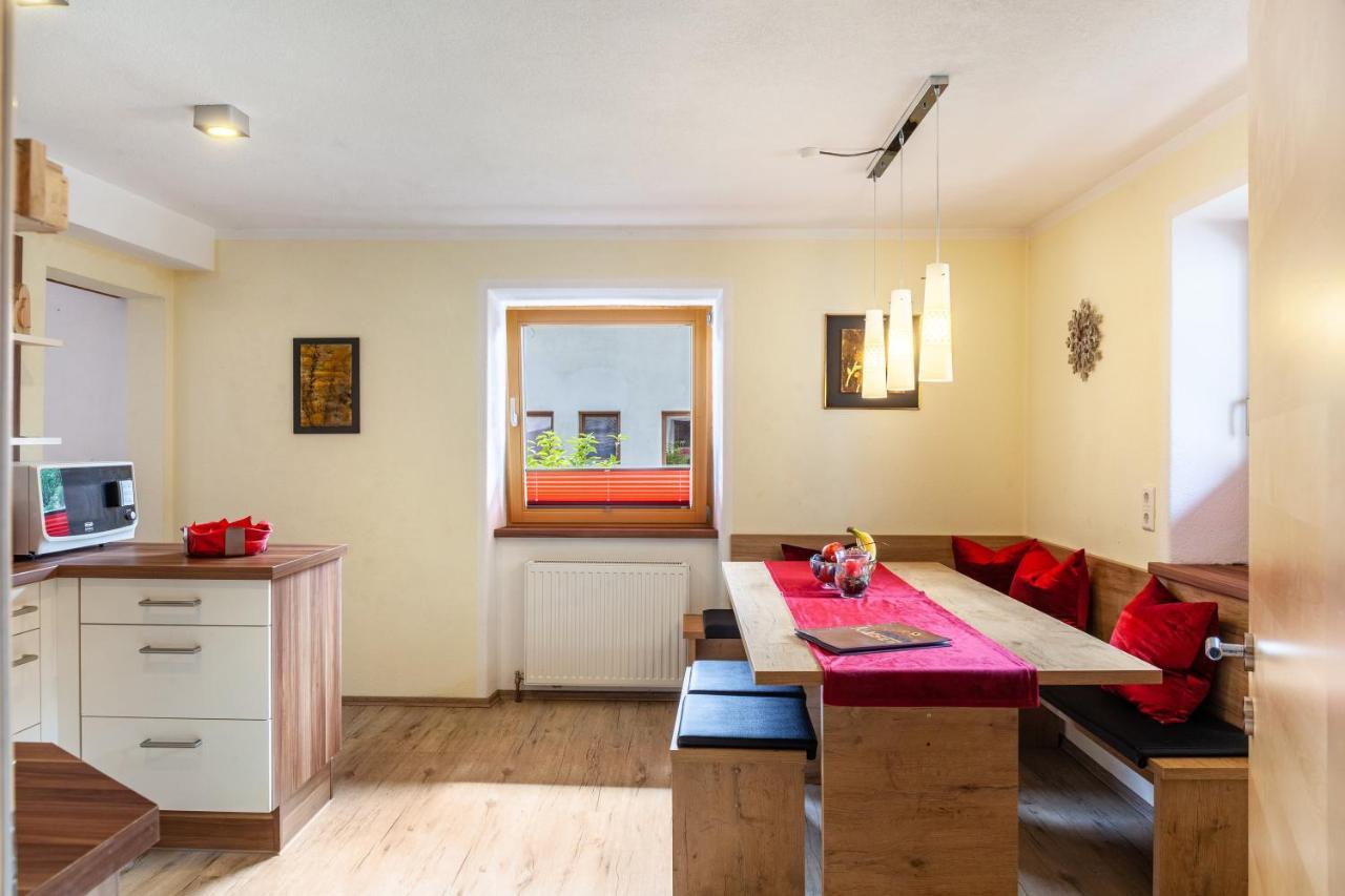 Ferienwohnung Galerie Kaiser Майерхофен Екстериор снимка