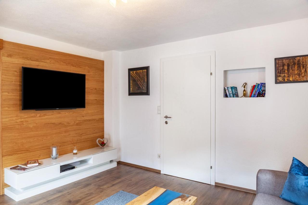 Ferienwohnung Galerie Kaiser Майерхофен Екстериор снимка